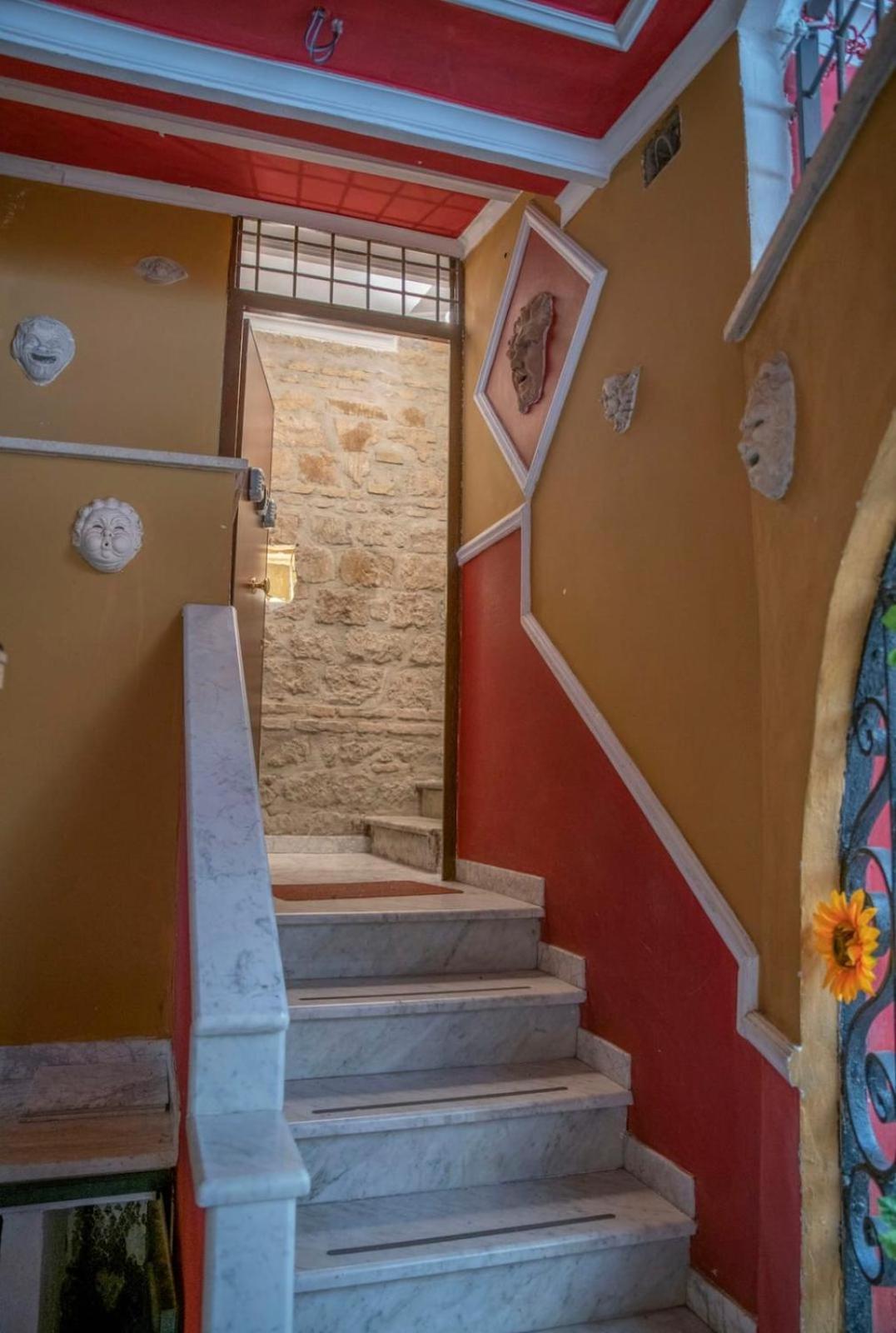 - 1 Floor * Roma